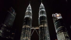 Malaysia faces a delicate balancing act in managing its relations with China and the United States amid rising geopolitical tensions. Image source: Unsplash. Malaysia faces a delicate balancing act in managing its relations with China and the United States amid rising geopolitical tensions. Image source: Unsplash.