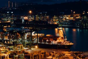 Amid coercive trade measures by the United States, Southeast Asian countries should play for time to diversify their trade links. Image source: Unsplash. Amid coercive trade measures by the United States, Southeast Asian countries should play for time to diversify their trade links. Image source: Unsplash.